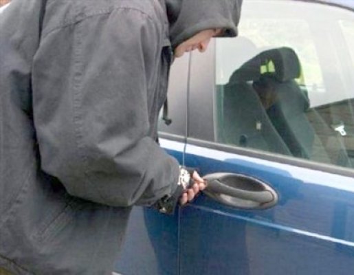 Şi-a găsit maşina abandonată, la câteva zile de când i-a fost furată